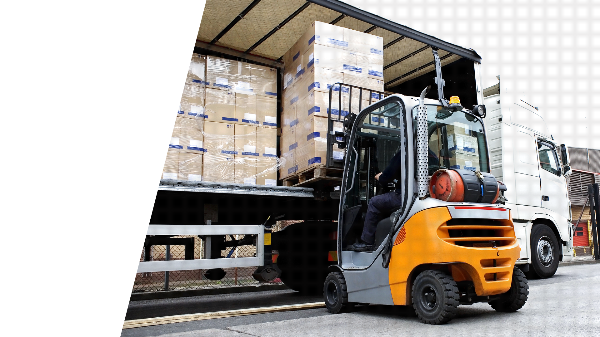 一般貨物運搬・食品輸送・倉庫管理の一般貨物運搬など物流サービスを提供する株式会社Trans Value